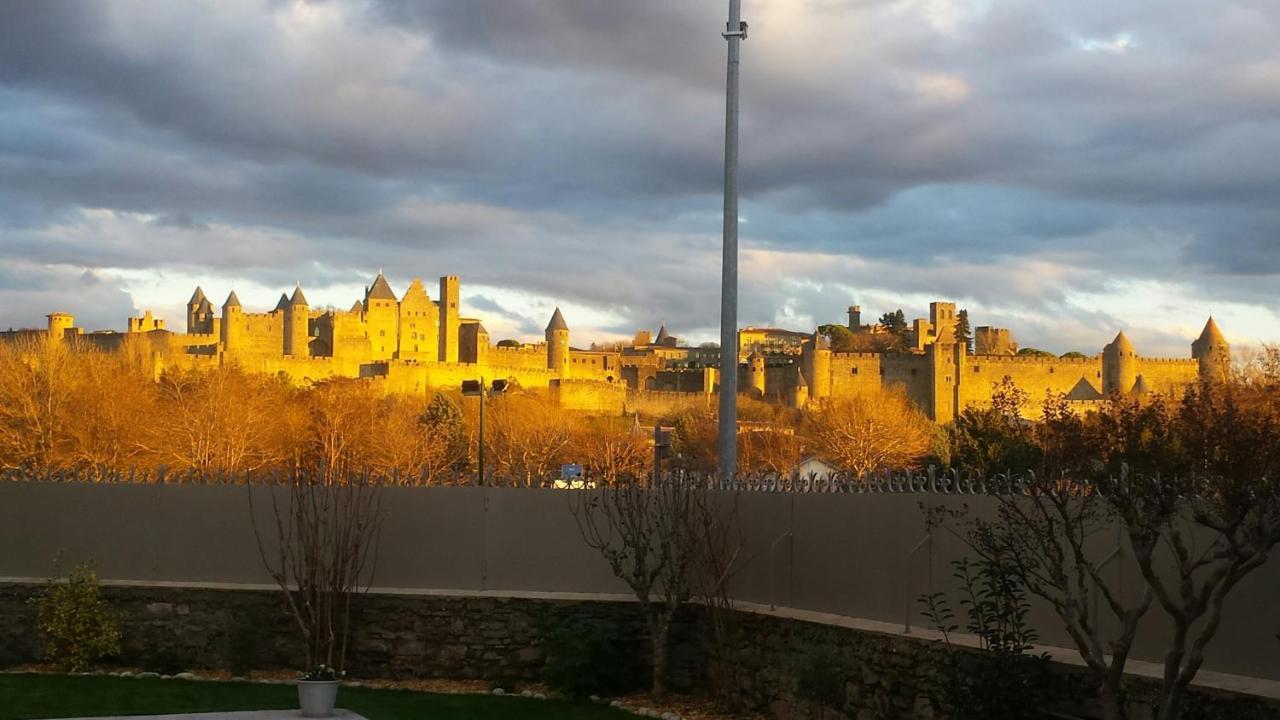 Bed and Breakfast Sur Le Quai Carcassonne Esterno foto